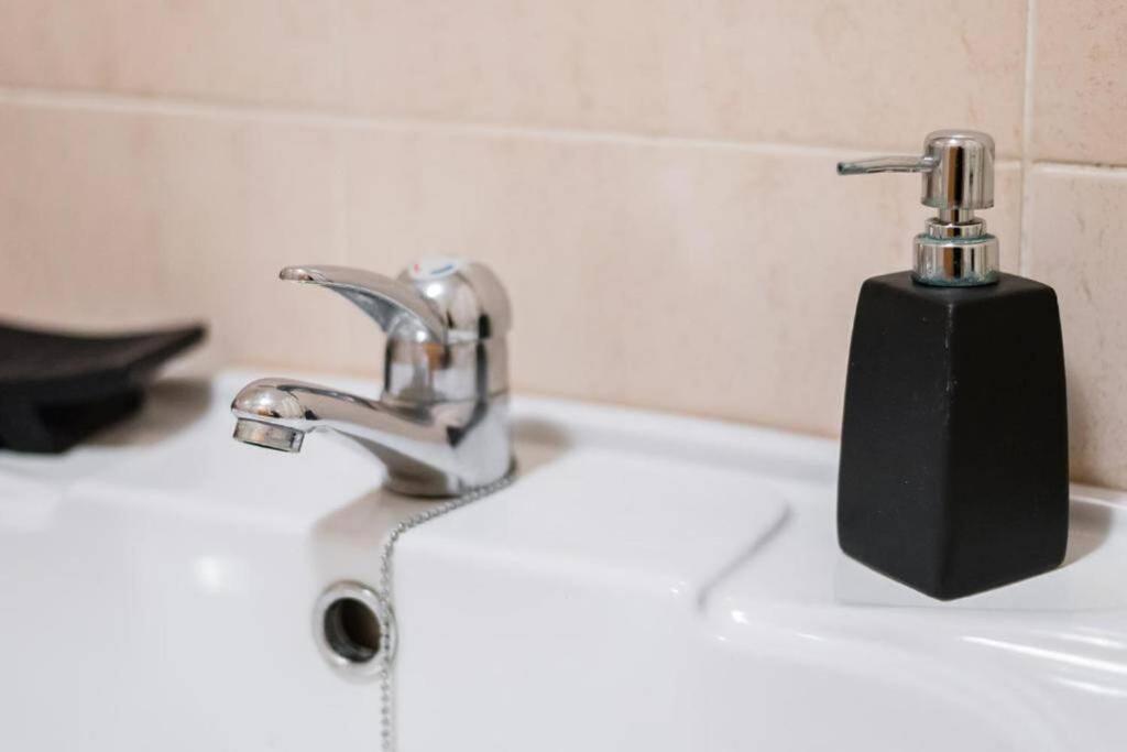 Gaia House - Apartamento Inteiro Junto Ao Metro บีลาโนวาเดกายา ภายนอก รูปภาพ