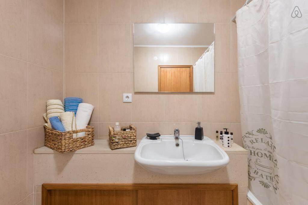 Gaia House - Apartamento Inteiro Junto Ao Metro บีลาโนวาเดกายา ภายนอก รูปภาพ
