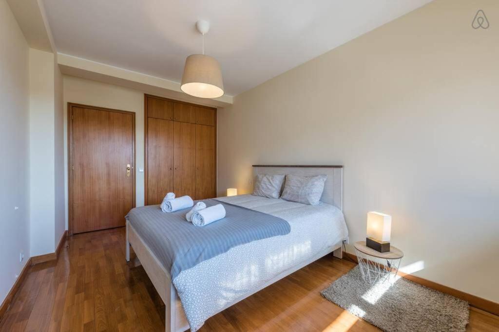 Gaia House - Apartamento Inteiro Junto Ao Metro บีลาโนวาเดกายา ภายนอก รูปภาพ